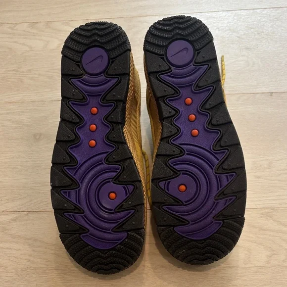 Nike Men's Yellow and Black Sneakers - Picture 2 of 3